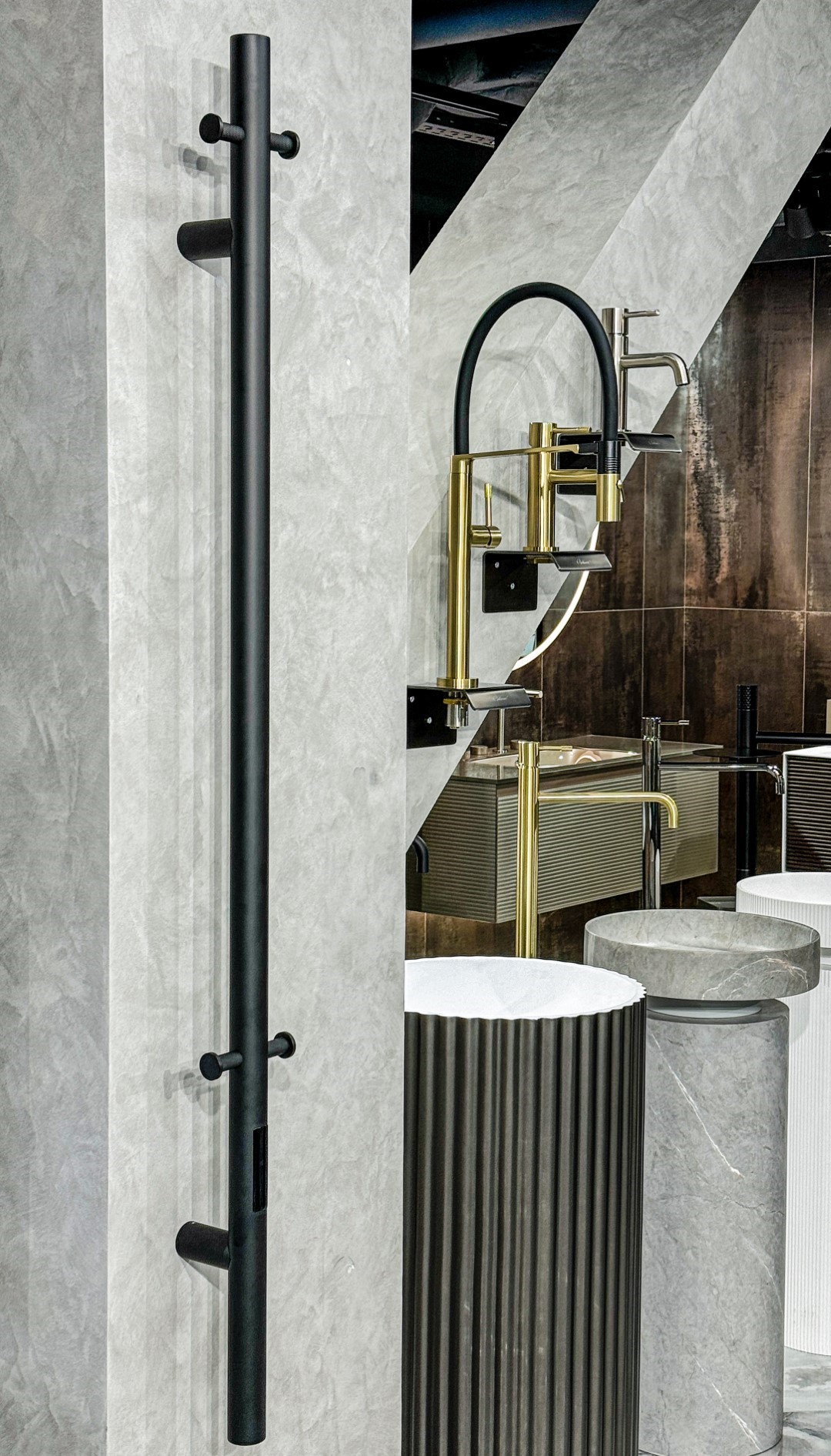 Полотенцесушитель электрический uno black 110 x 122 x 1500 мм. 726-b boheme