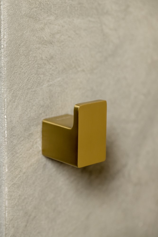 Крючок Qubic Matt Gold