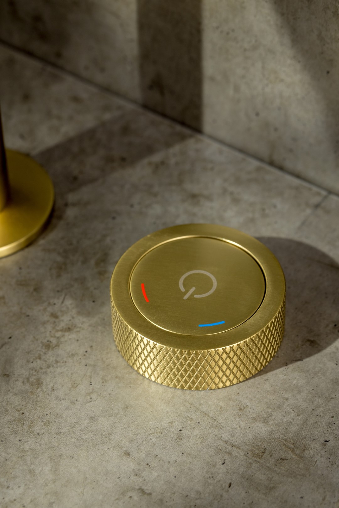Смеситель автоматический для раковины на 2 отв. TECH Matt Gold