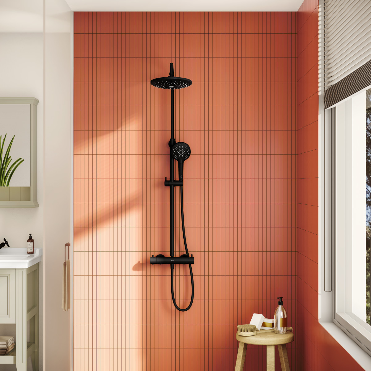 Душевая система VitrA Aquaheat A4720536EXP с термостатическим смесителем и ручным душем матовая черная латунь