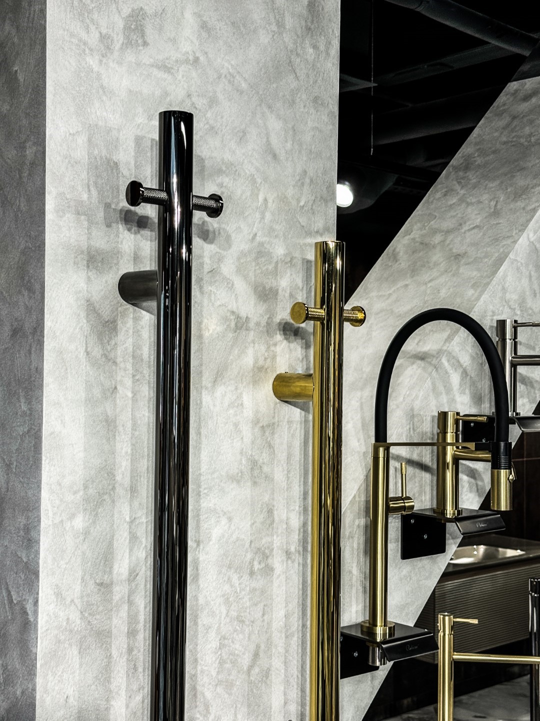 Полотенцесушитель электрический uno gold 110 x 122 x 1500 мм. 726-g boheme