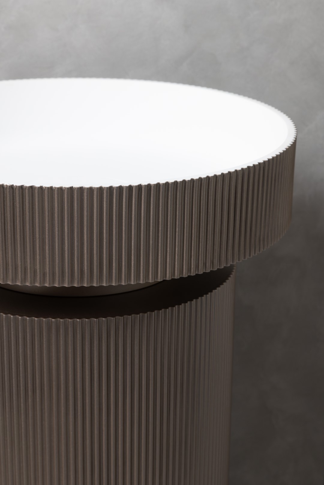 Раковина накладная рифленая SOLE Corian 400*130 DELMAR + Пьедестал для раковины рифленый Corian 300*720 DELMAR