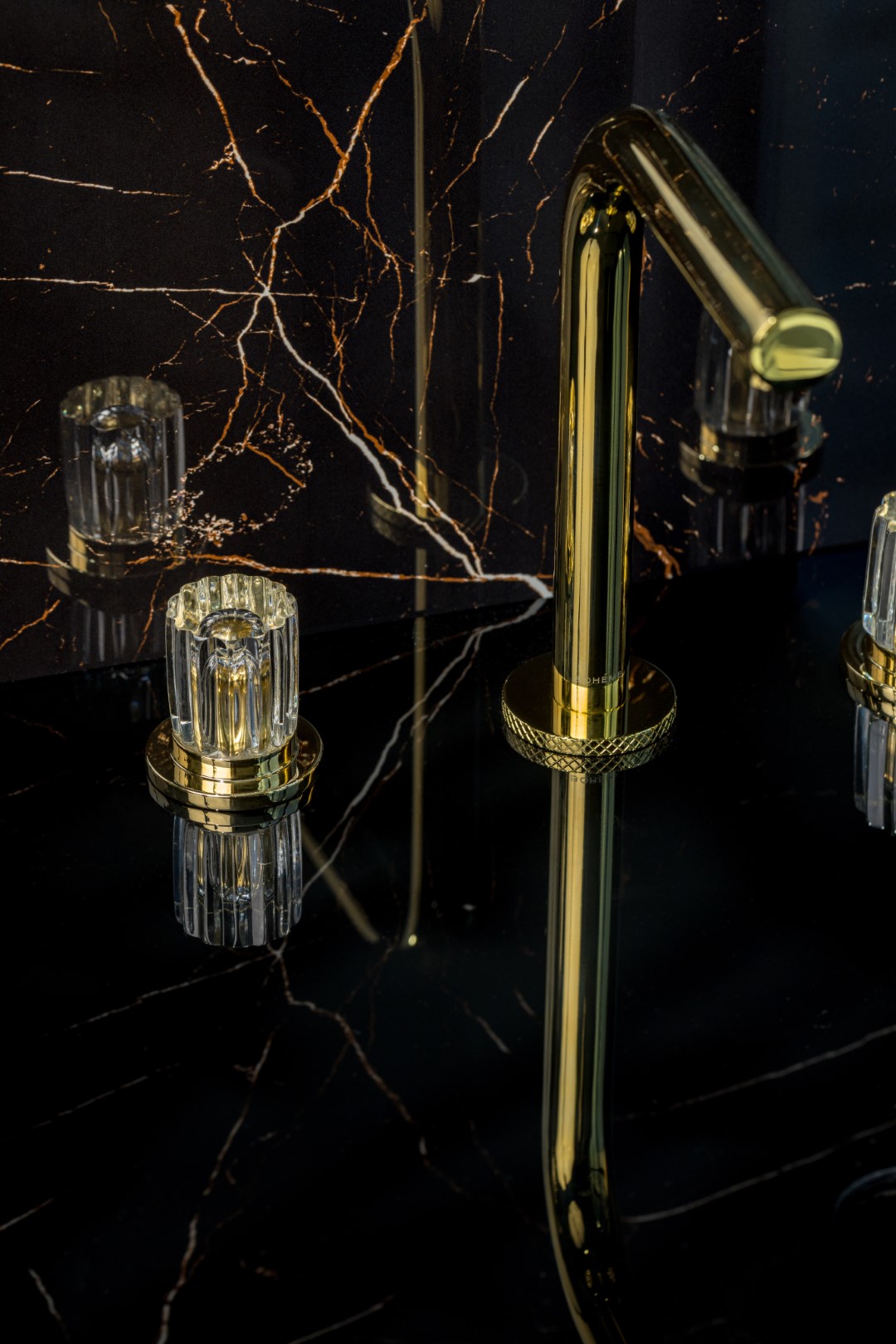 Смеситель на столешницу ELEGANTE на 3 отв. GOLD