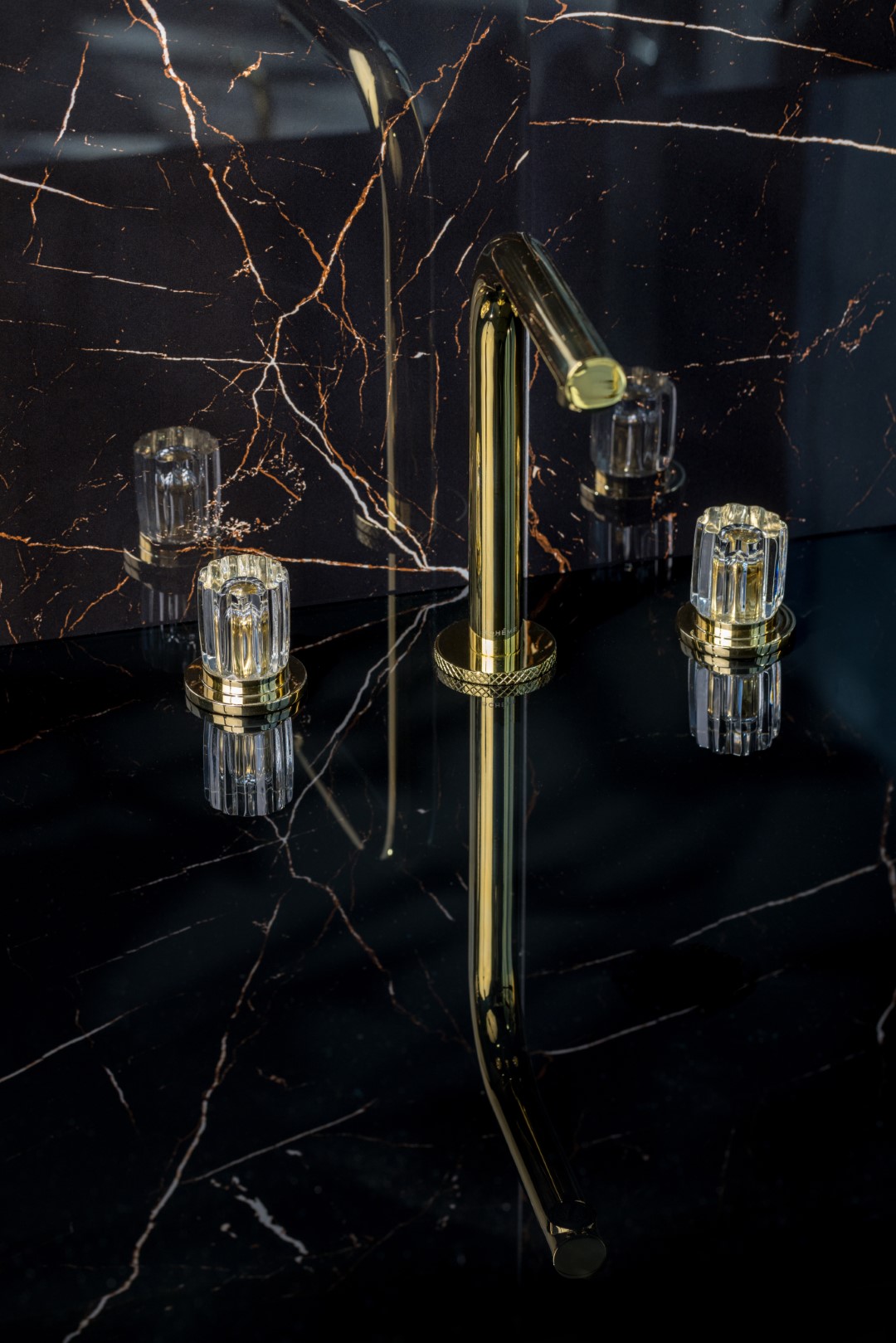 Смеситель на столешницу ELEGANTE на 3 отв. GOLD