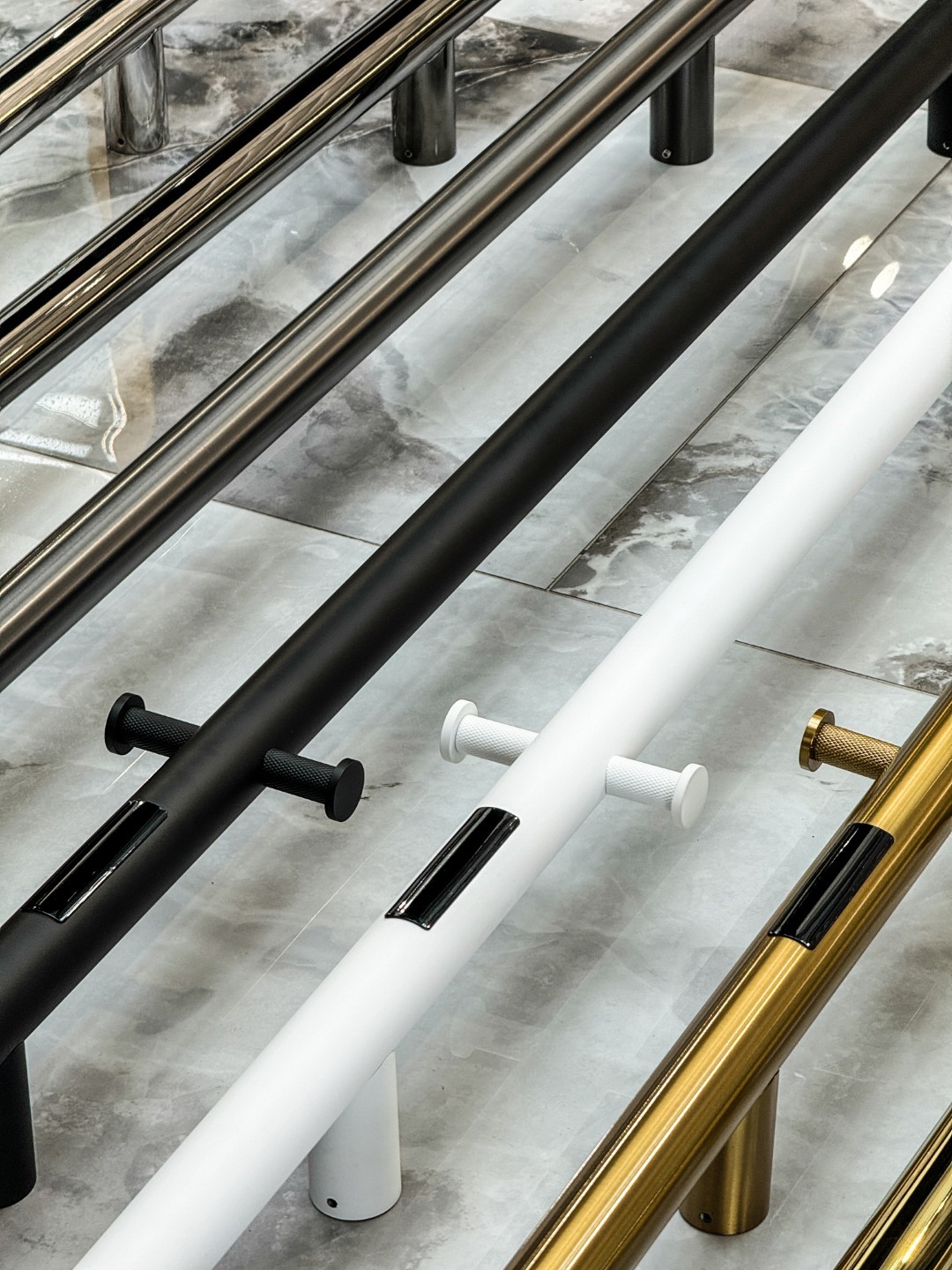 Полотенцесушитель электрический uno black 110 x 122 x 1500 мм. 726-b boheme