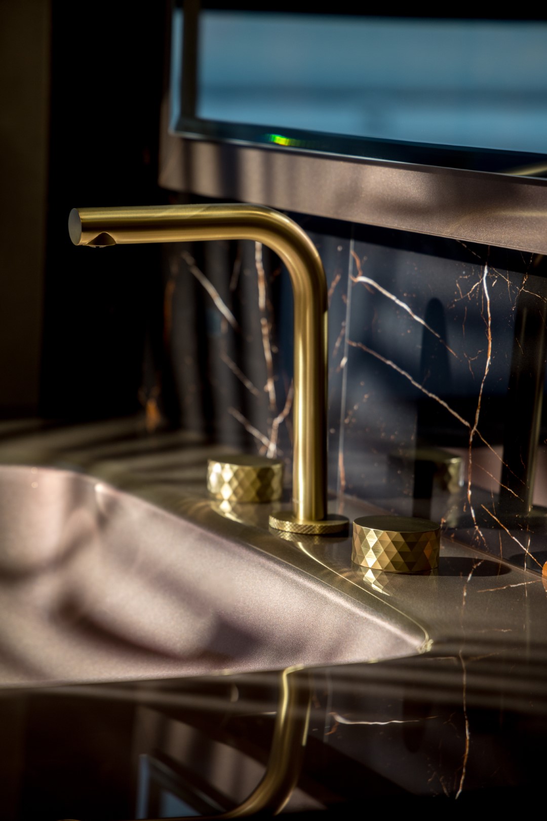 Смеситель на столешницу stick diamond на 3 отв. matt gold