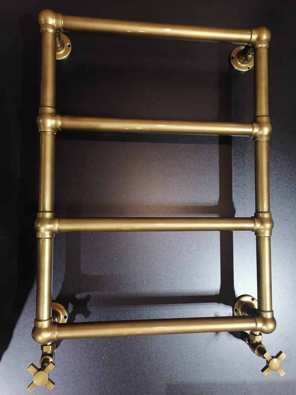 Полотенцесушитель водяной бронза (нерж.. сталь) 568 x 748 x 123 мм. 718 boheme