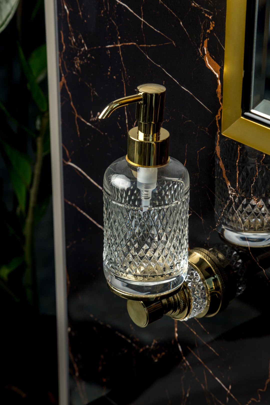 Диспенсер для жидкого мыла boheme aura_accessories 10247-g, золото