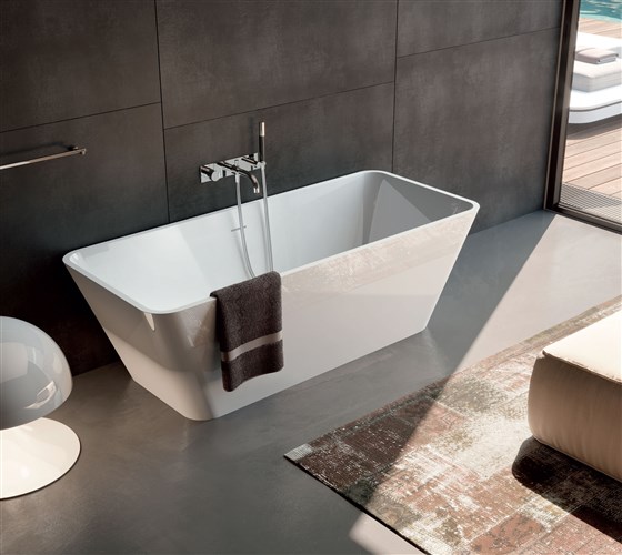Ванна отдельностоящая искусственный камень 1650х700х600 со сливом-переливом белый глянцевый viva gruppo treesse