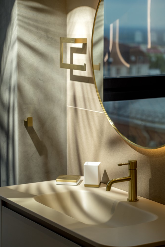 Крючок Qubic Matt Gold