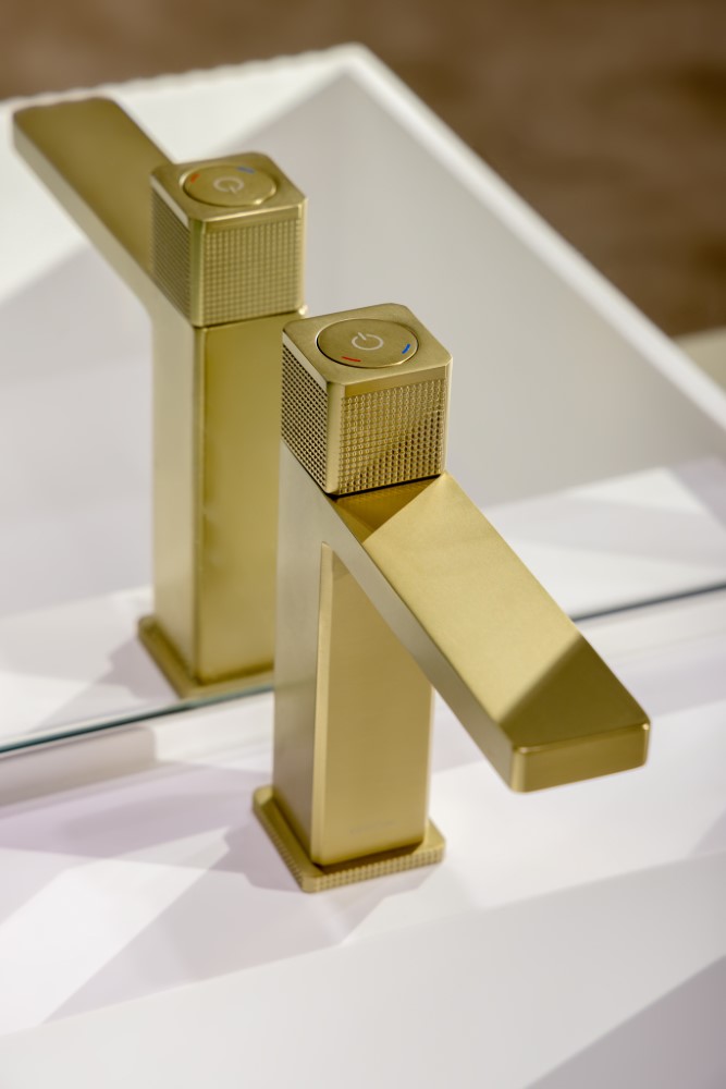 Смеситель автоматический для раковины QUAD Matt Gold