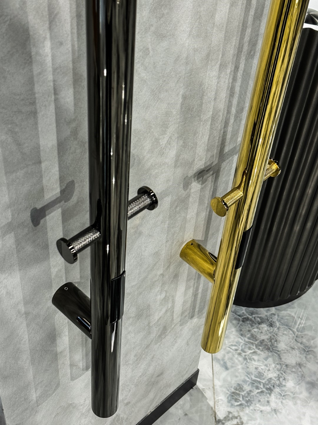 Полотенцесушитель электрический uno shine gun metal 110 x 122 x 1500 мм. 726-sgm boheme