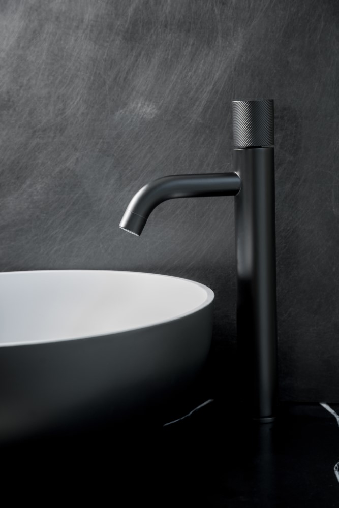 Смеситель STICK для умыв. выс. Gun Metal LINEA