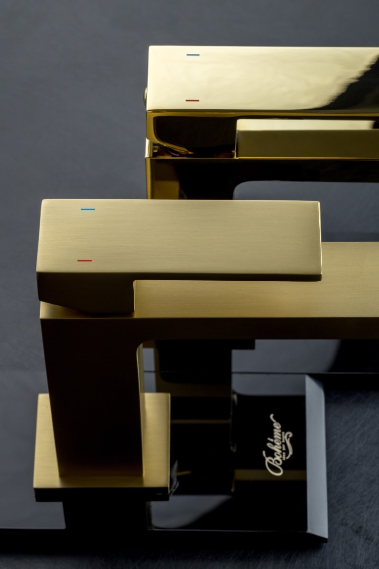 Cмеситель для умывальника Qubic Bronze