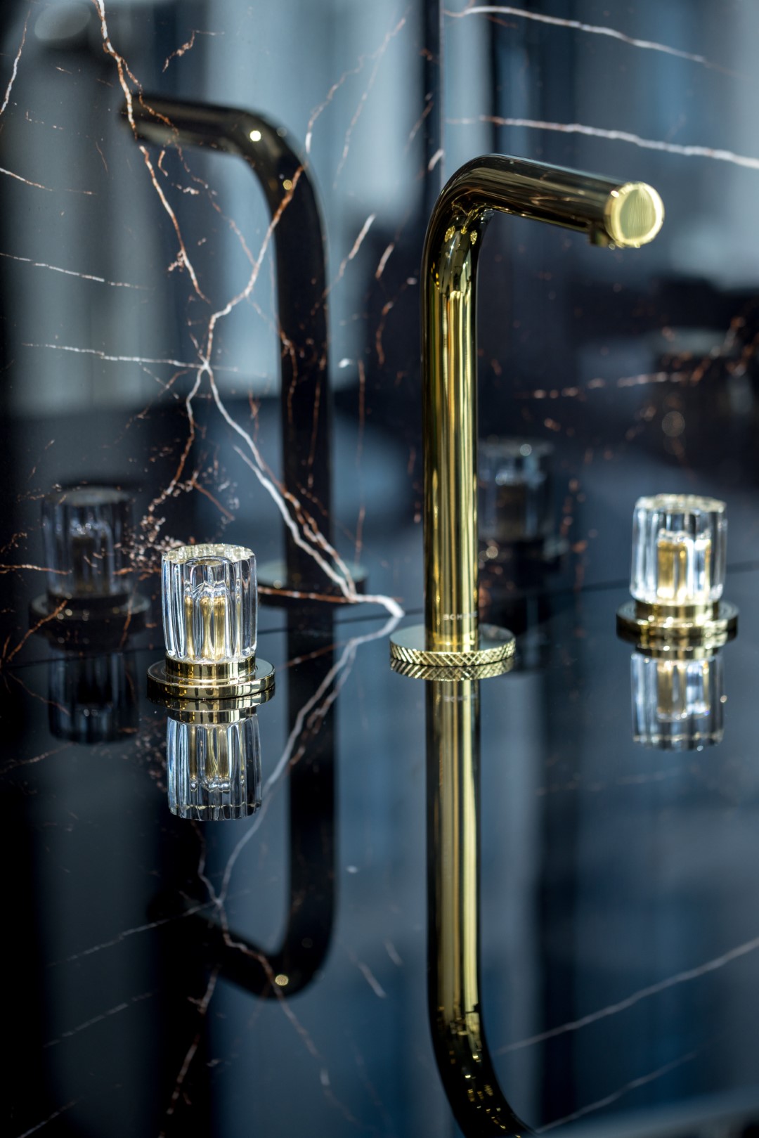 Смеситель на столешницу ELEGANTE на 3 отв. GOLD