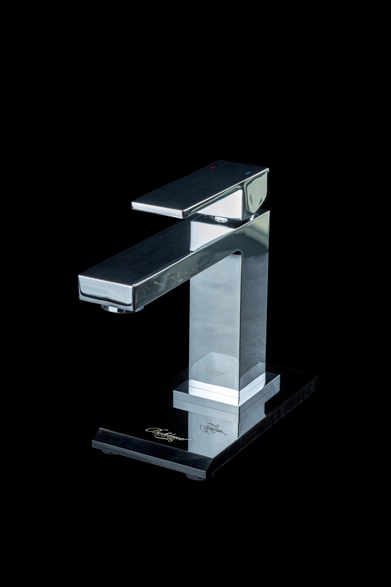 Cмеситель для умывальника Qubic Chrome