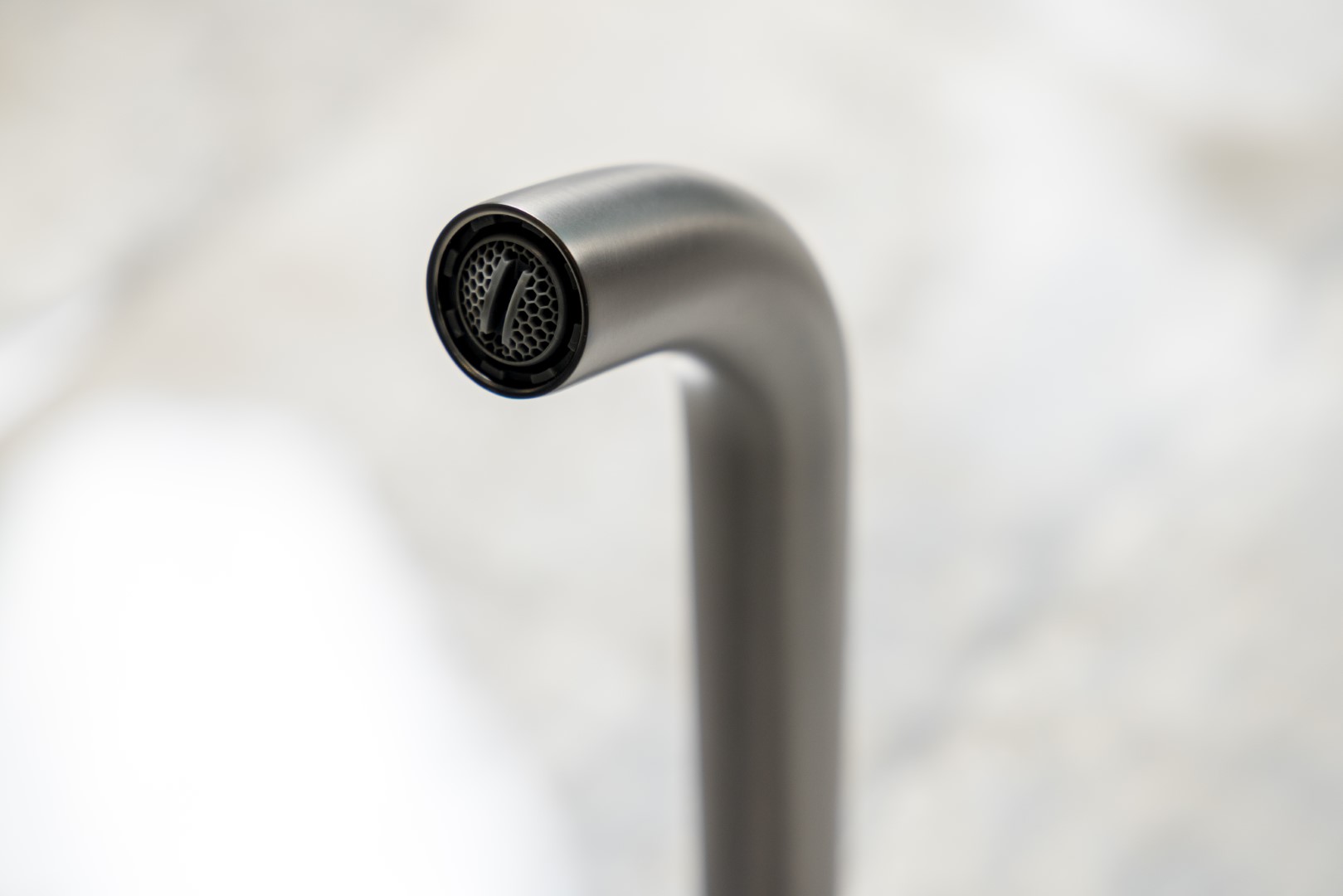 Смеситель для раковины настенный  на 3 отверстия boheme prestige 152-2-gm-pr оружейная сталь