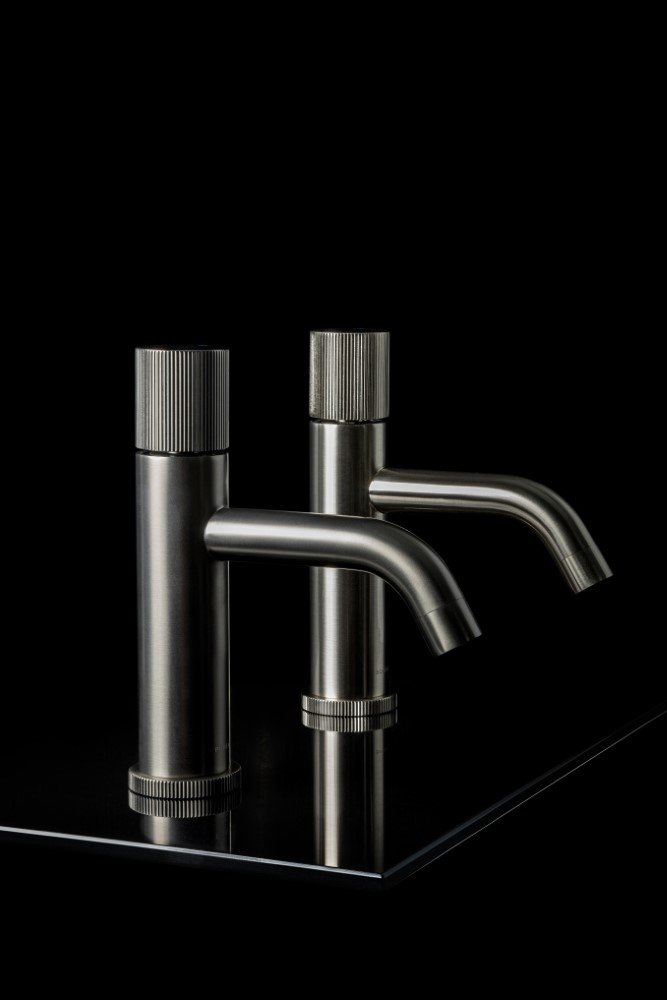 Смеситель STICK для умыв. низ. Gun Metal LINEA
