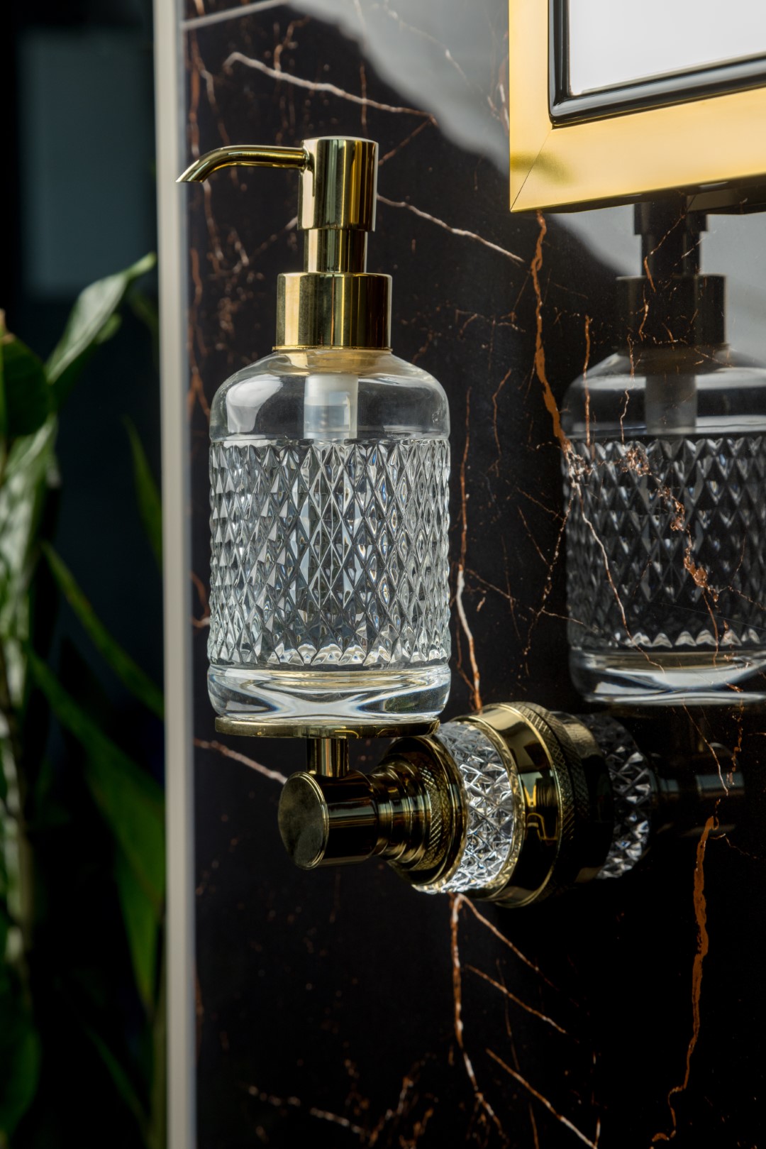 Диспенсер для жидкого мыла boheme aura_accessories 10247-g, золото