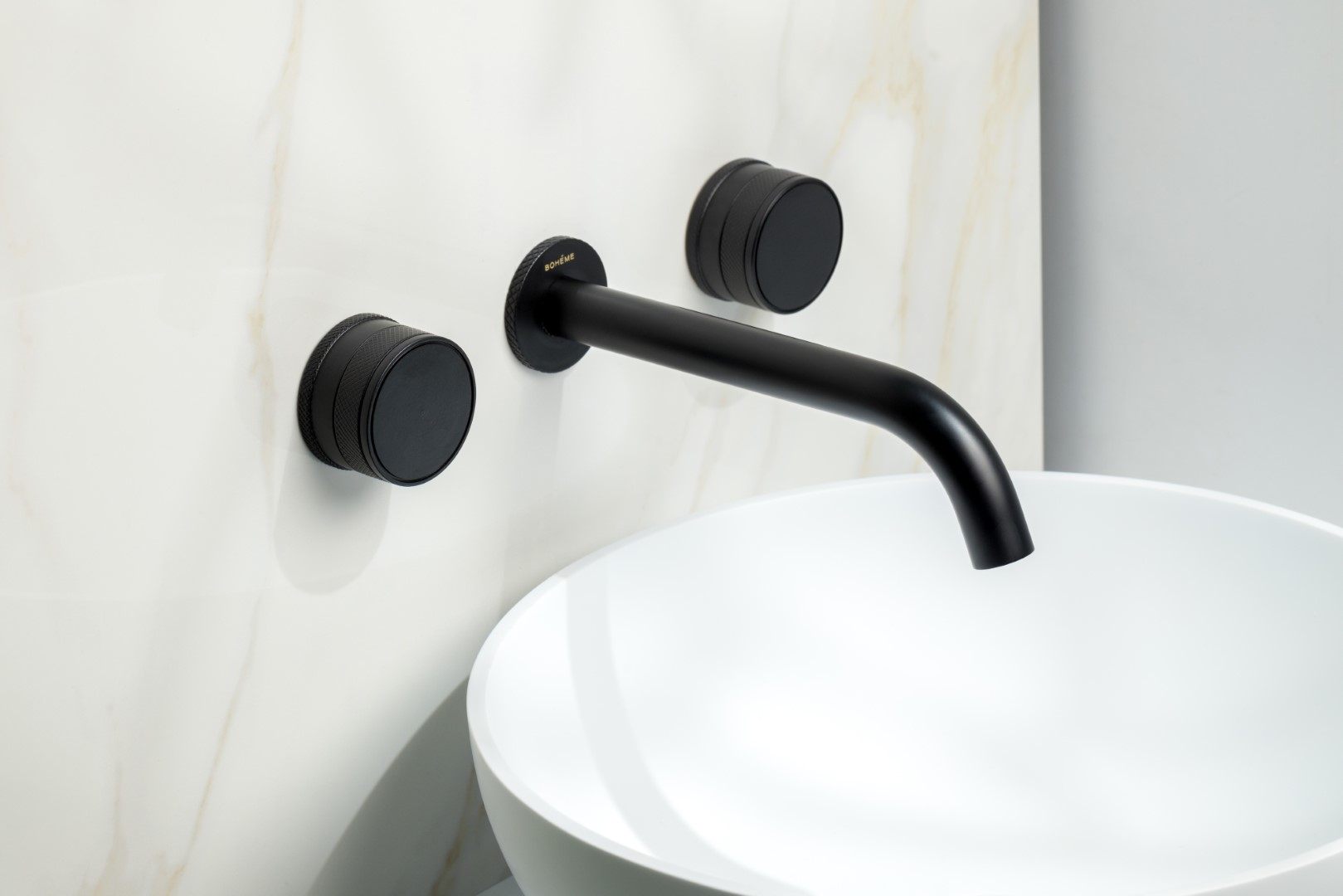 Смеситель для раковины настенный  на 3 отверстия boheme prestige 152-2-b-pr черный матовый