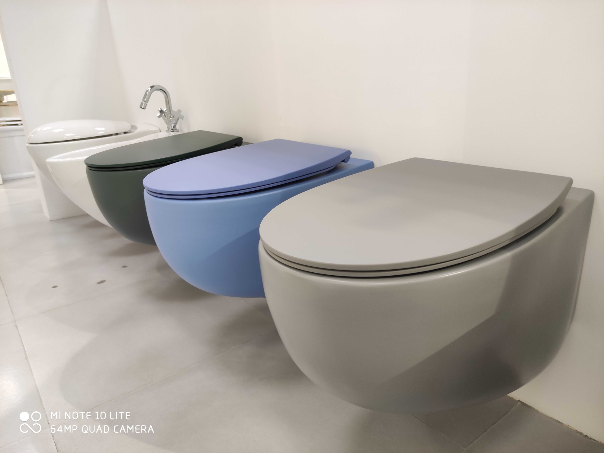 Унитаз подвесной безободковый aet dot 2.0, с креплениями, цвет голубой матовый s555t0r0v6140